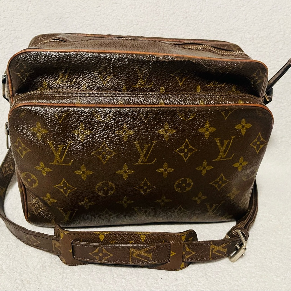 Louis Vuitton Nile Vintage Shoulder Bag - Picture 16 of 16